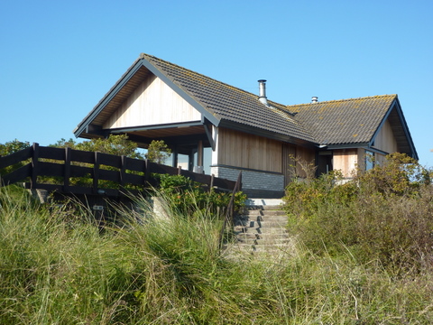Zij-/achteraanzicht recreatiebungalow 't Skoitegat, Terschelling - West aan Zee