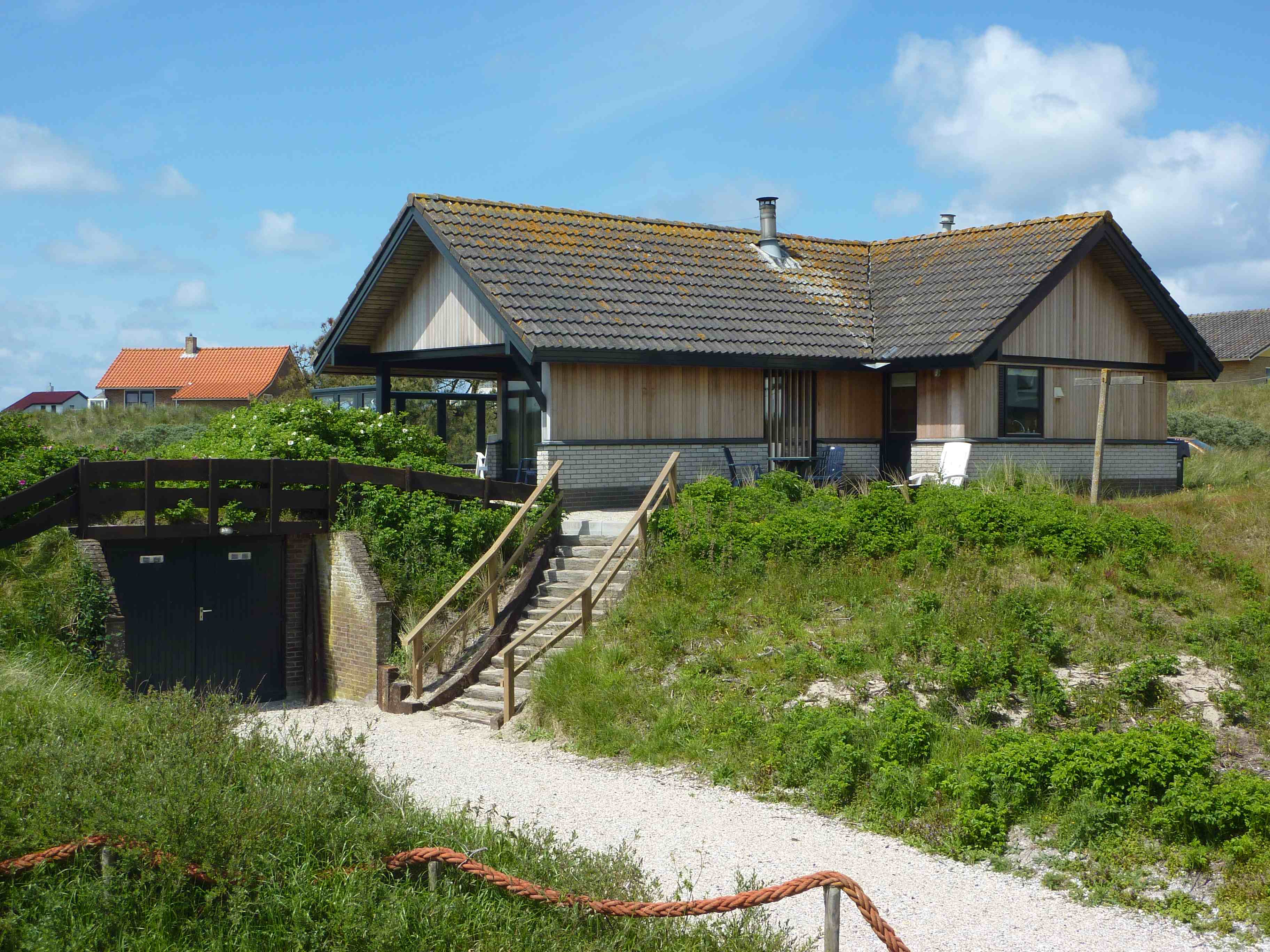 Zij-/achteraanzicht zomerhuis 't Skoitegat, Terschelling - West aan Zee
